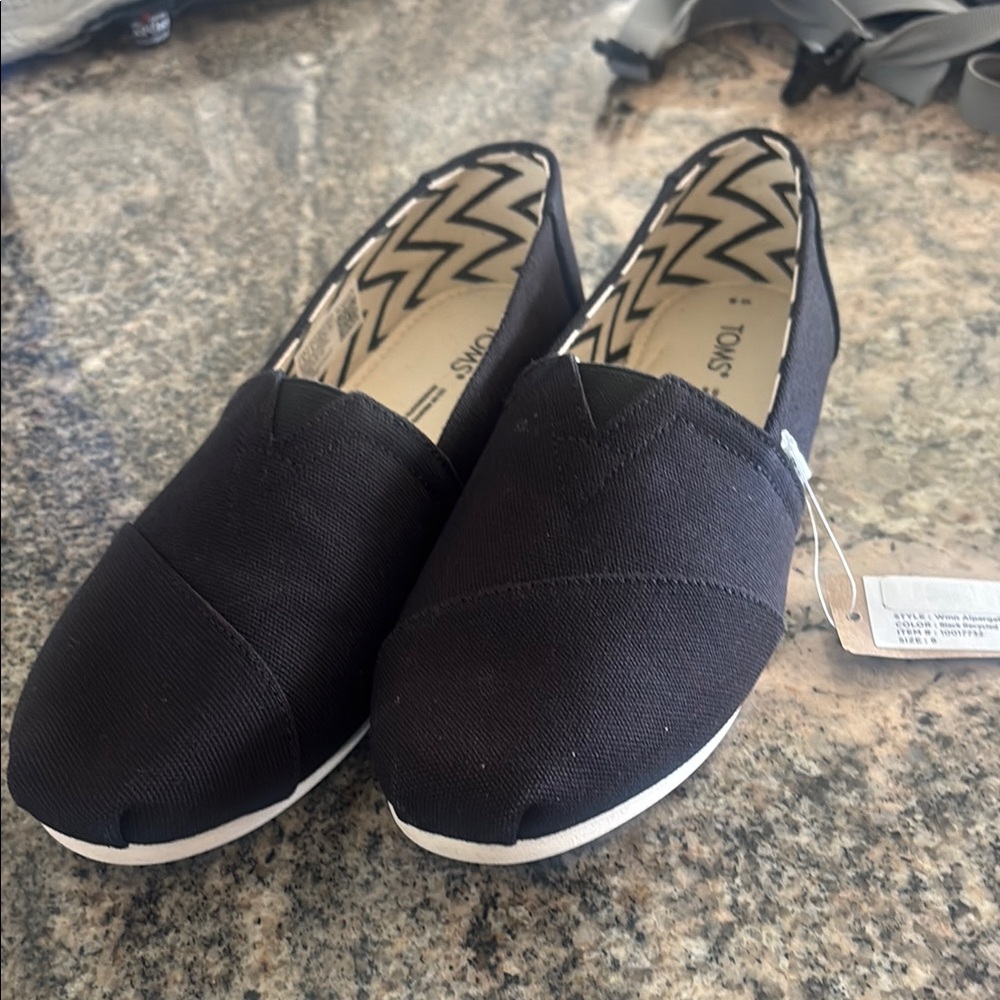 NWT Toms Women’s  Alpargata Slip On.  Size 8  RUNS SMALL FITS MORE LIKE A 7